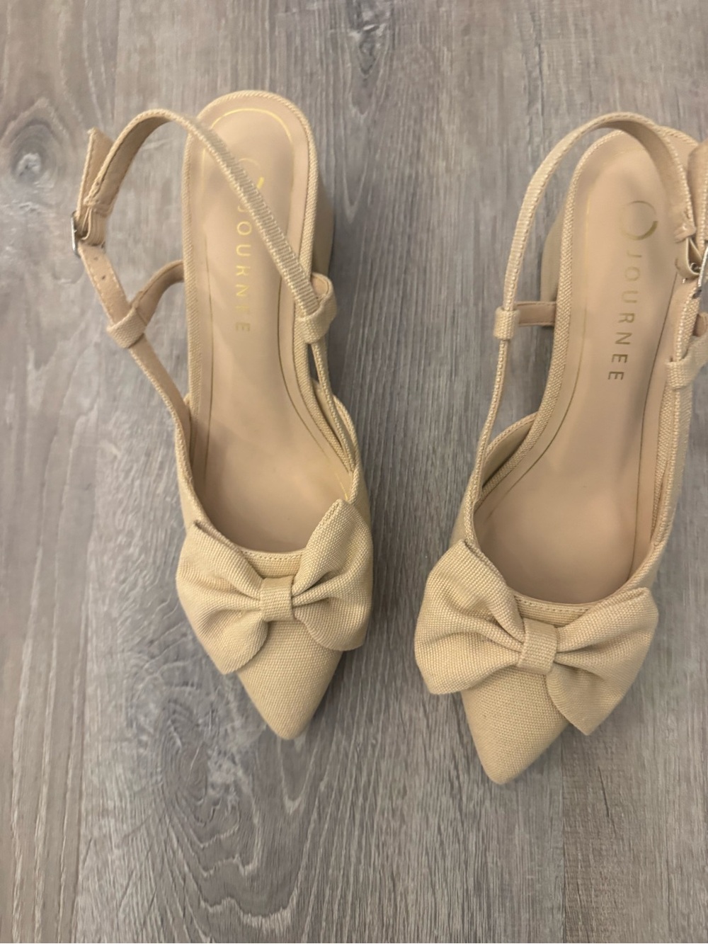 Journee Collection Beige Bow Pointed-Toe Slingback Mules